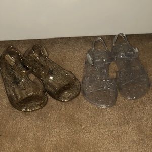 Old navy jelly shoes size 7 toddler 2 pair